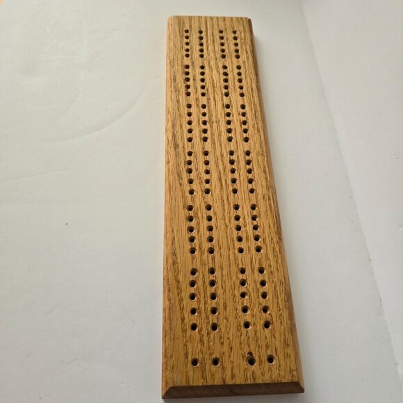 Handmade Oak Wooden Cribbage Board Game With 4 Red Pegs - Picture 2 of 16